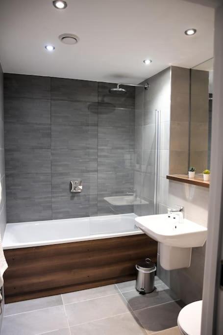 Modern 2 Bedroom Apartment - City Centre - Parking Manchester Exteriör bild